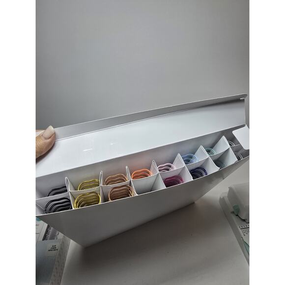 Mini Cinch Book Binding Tool- by We R memory Keepers with Extra - Picture 4 of 5